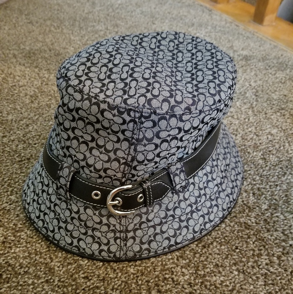 Bucket hat